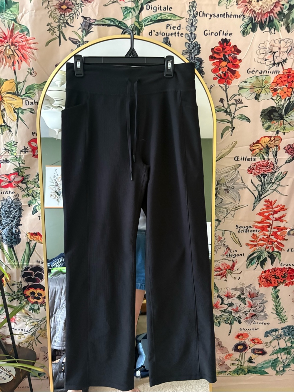 Black Women's Drawstring Wide-Leg Leggings with Pockets